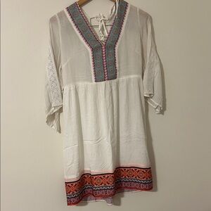 EUC WHITE MARK Boho Embroidered White Tunic Top w/Trim SWIMSUIT COVERUP, SMALL